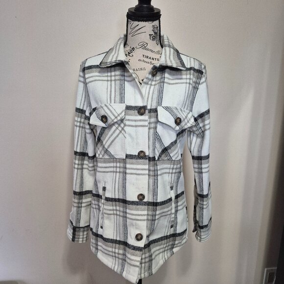 Shacket - Picture 1 of 11